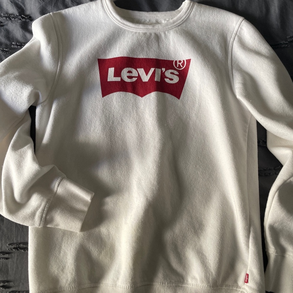 Levi’s sweat shirt
